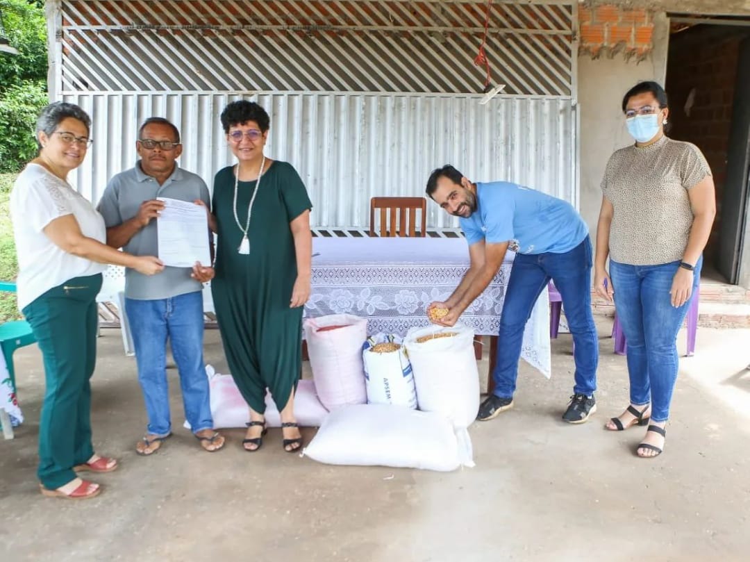 SAF entrega mais de 1 tonelada de sementes de milho e feijão para agricultores de Teresina