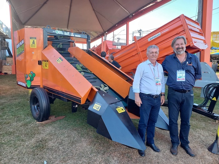 Primeira máquina colheitadeira de palma é lançada na Agrishow, com apoio da CNA