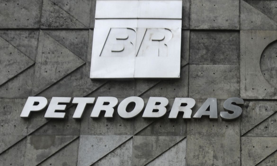 Petrobras deve reajustar preços de combustíveis em breve