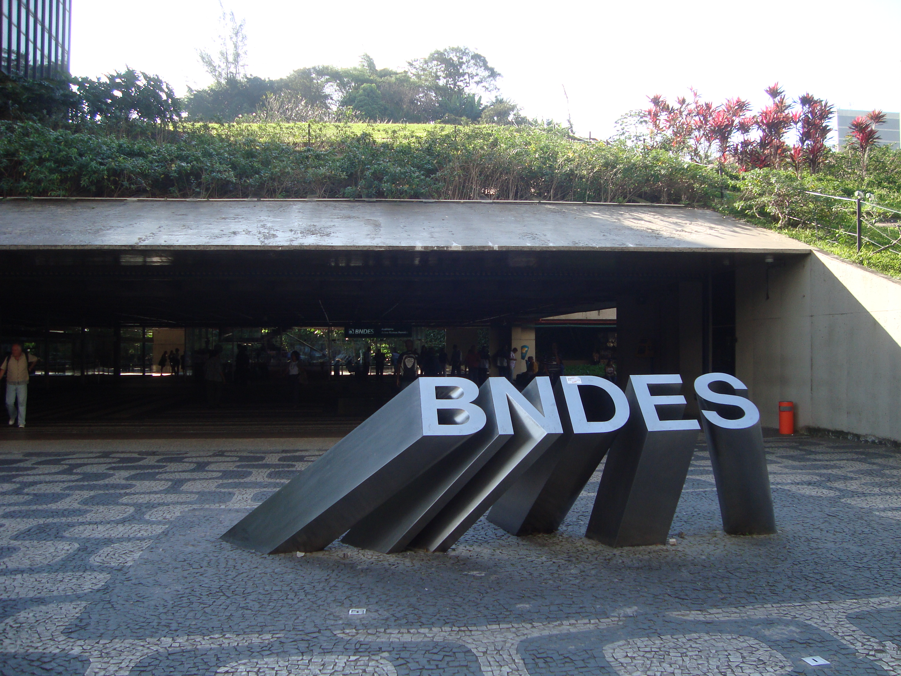 BNDES teve queda em consultas por empréstimos, diz Mercadante
