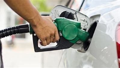 Após proibição de exportação, preço da gasolina na Rússia despenca
