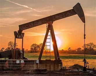 Petróleo dos EUA sofrem queda acentuada e impulsionam preços da commodity