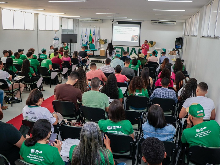 Carlos Neiva, renomado no agronegócio, compartilha sua experiência em workshop promovido por alunos do Senar