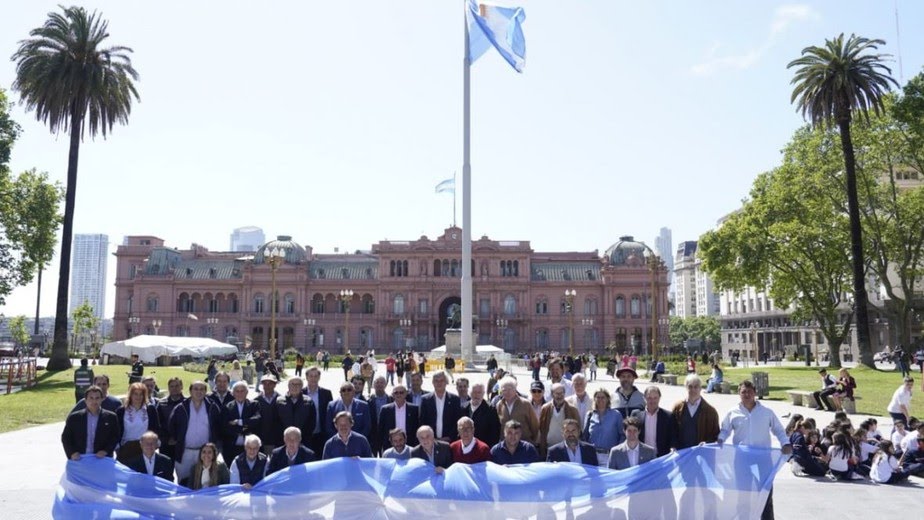 Mais de 80 representantes solicitam medidas políticas urgentes ao agronegócio argentino