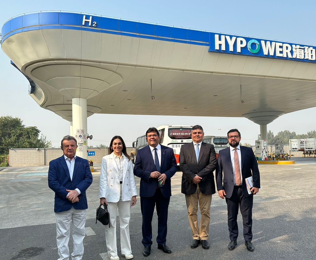 Em busca de investidores, governador visita zona que abriga 170 empresas da área do Hidrogênio