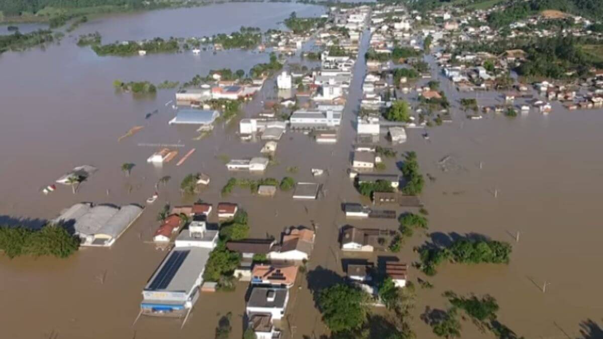 Enchente devastadora destrói santa Catarina