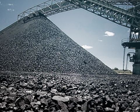 Os contratos futuros de minério de ferro na bolsa de Dalian subiram