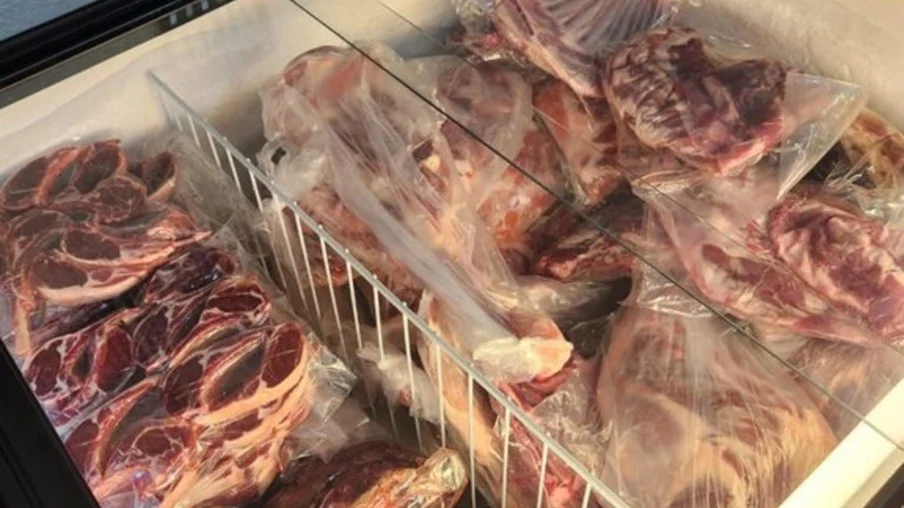 Carne ilegal transportada apreendida pela PF