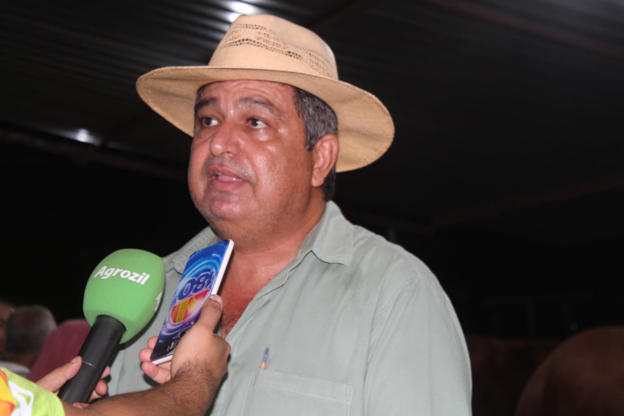 Claudio Bucar, da Fazenda Curralinho, destaca qualidades da raça Senepol na 72ª Expoapi