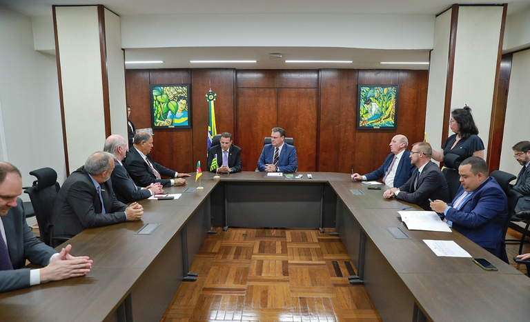 Ministro Fávaro dialoga com representantes do setor de biocombustíveis sobre medidas voltadas para o desenvolvimento sustentável