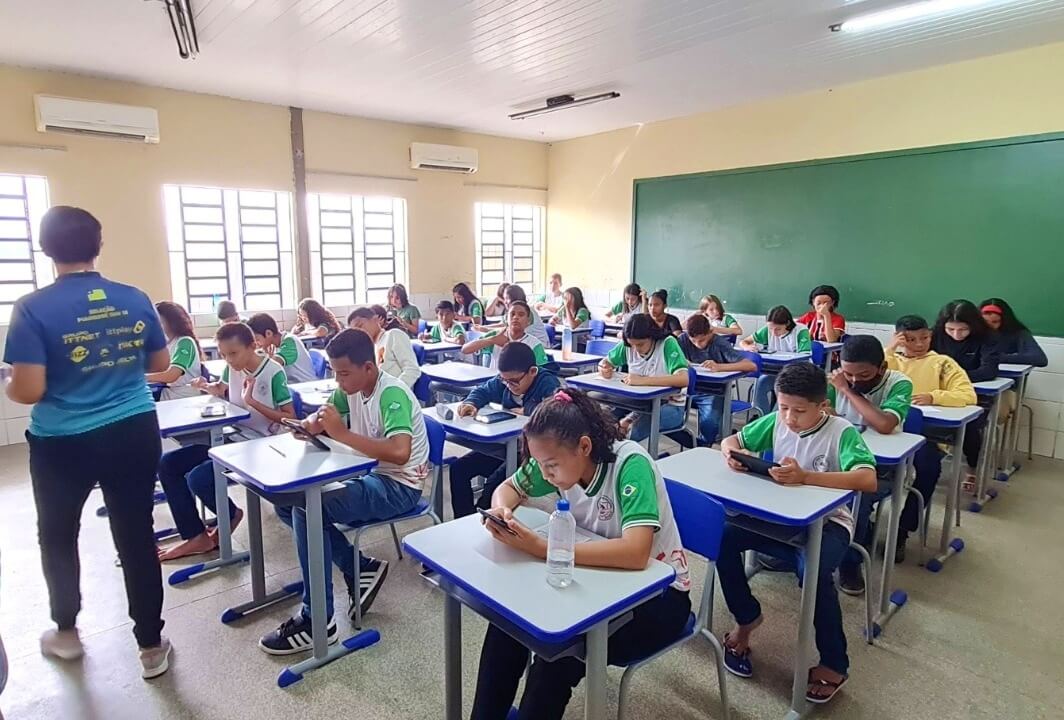 Escola Municipal Mário Faustino utiliza tecnologia para realizar avaliações diagnósticas