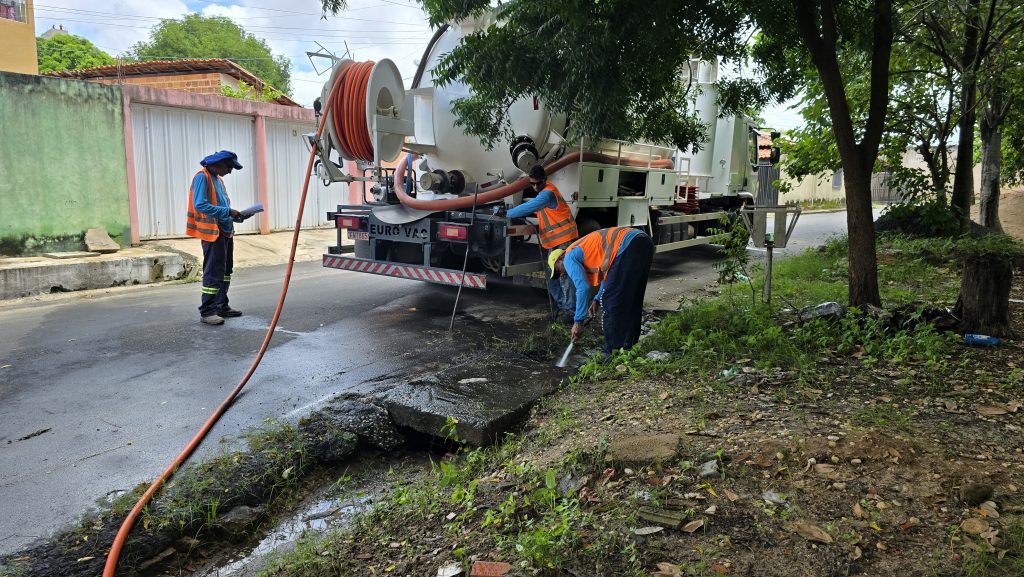 Prefeitura de Teresina utiliza hidrojato para limpeza de bueiros e galerias