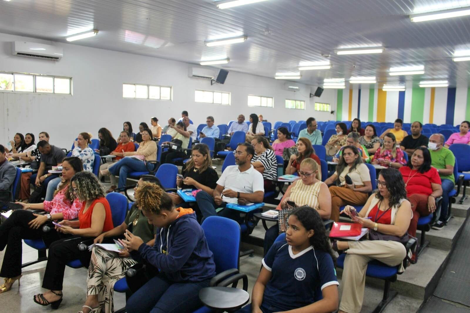 Semec realiza o 1º encontro formativo de diretores de escolas municipais em tempo integral