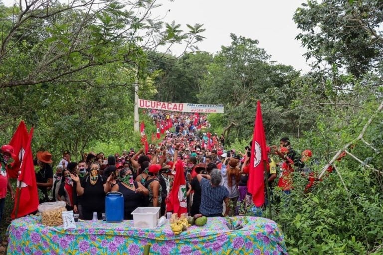 Mulheres do MST ocupam fazenda em Minas Gerais em protesto pela reforma agrária