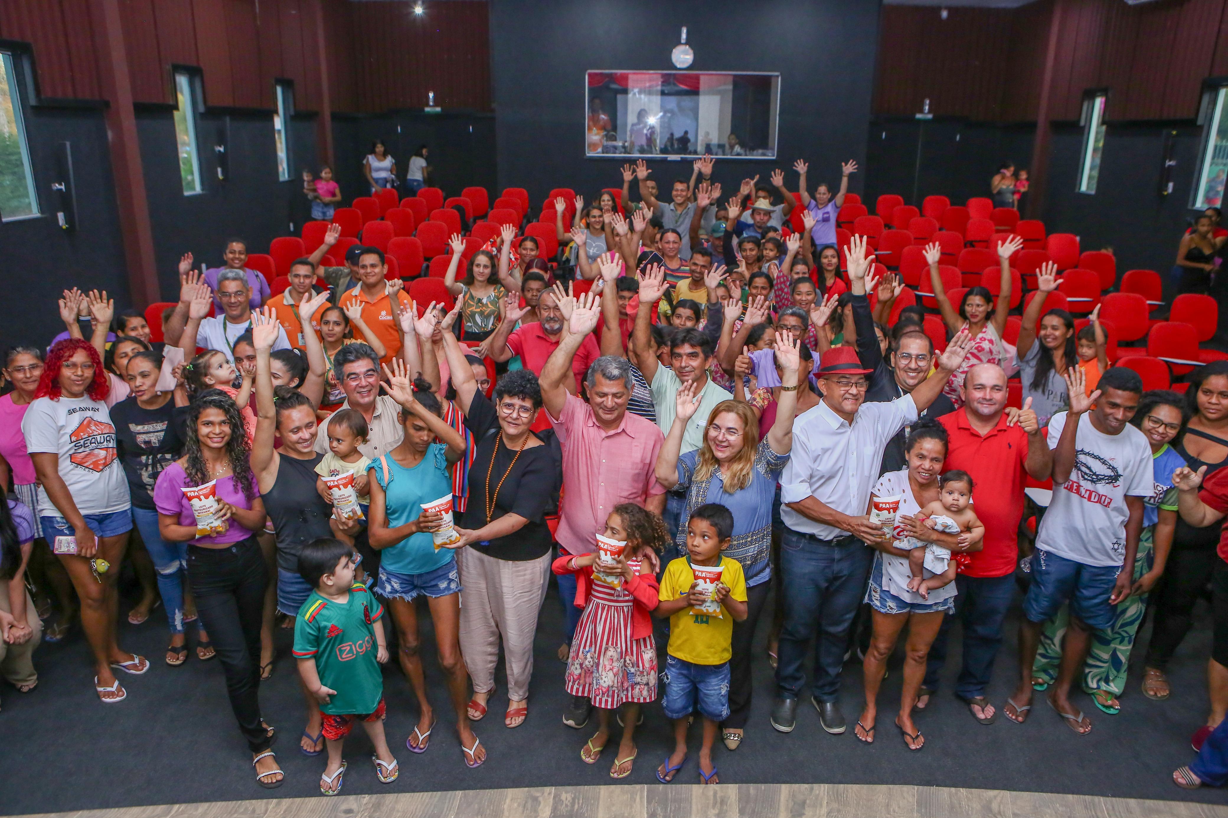 Mais de três mil famílias são beneficiadas com entrega de leite na região dos Cocais