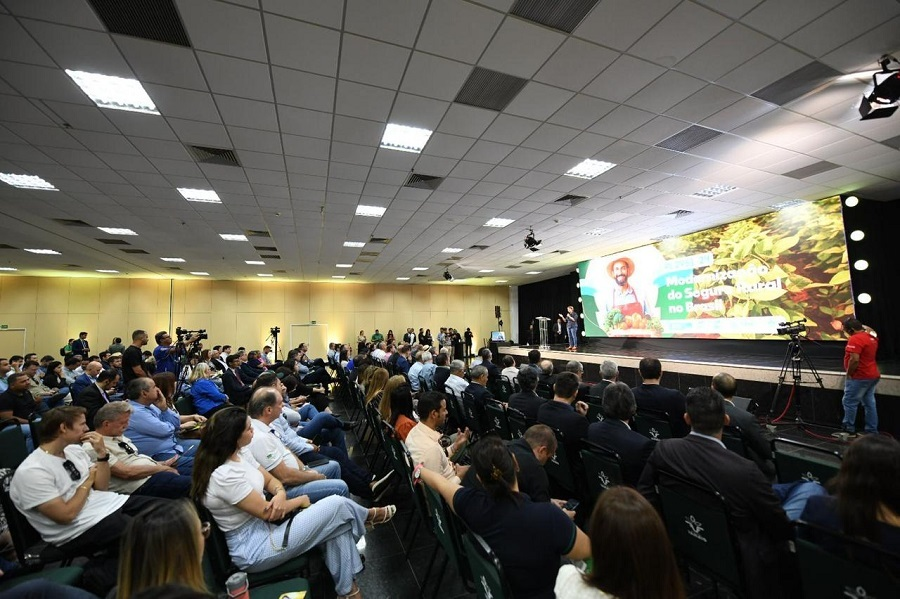 Em Cuiabá, políticos, autoridades e produtores falam da importância de aperfeiçoar o seguro rural