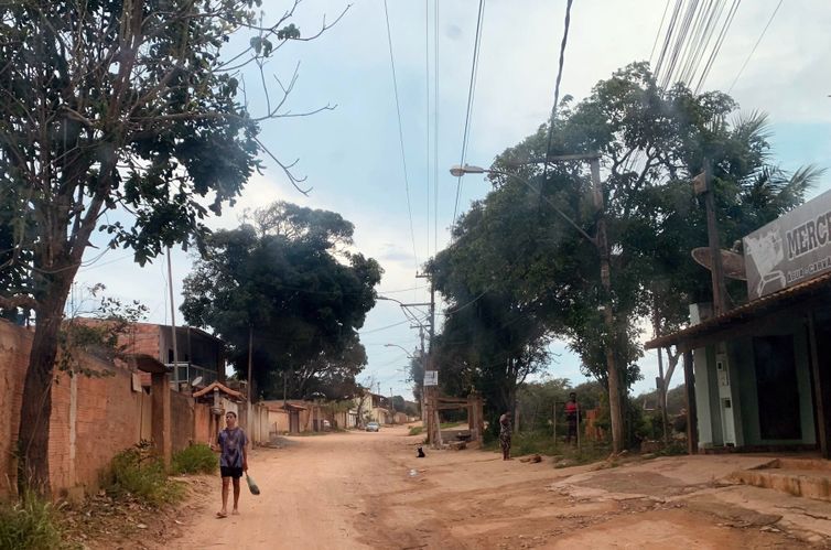 Cabo Frio (RJ), 19/12/2025 - Estrada de terra na entrada do Quilombo Maria Joaquina. Foto: Giulia Navarro/Divulgação