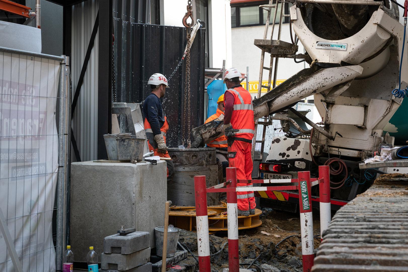 Construção civil está entre os setores com falta de mão de obra na Áustria, onde empresas buscam profissionais estrangeiros qualificados. (Imagem: Gilbert Novy/KURIER)
